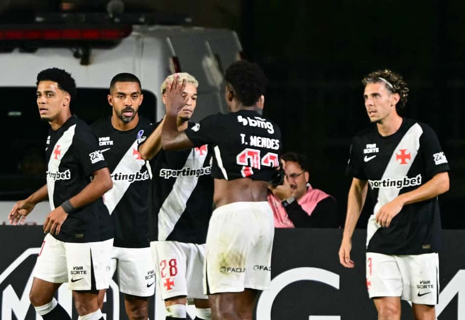 Com gol de Thiago Mendes, o Vasco venceu o Independiente Medellín pela Sul-Americana