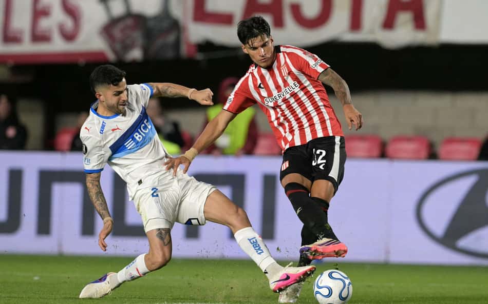 Correa atuando pelo Estudiantes e finalizando
