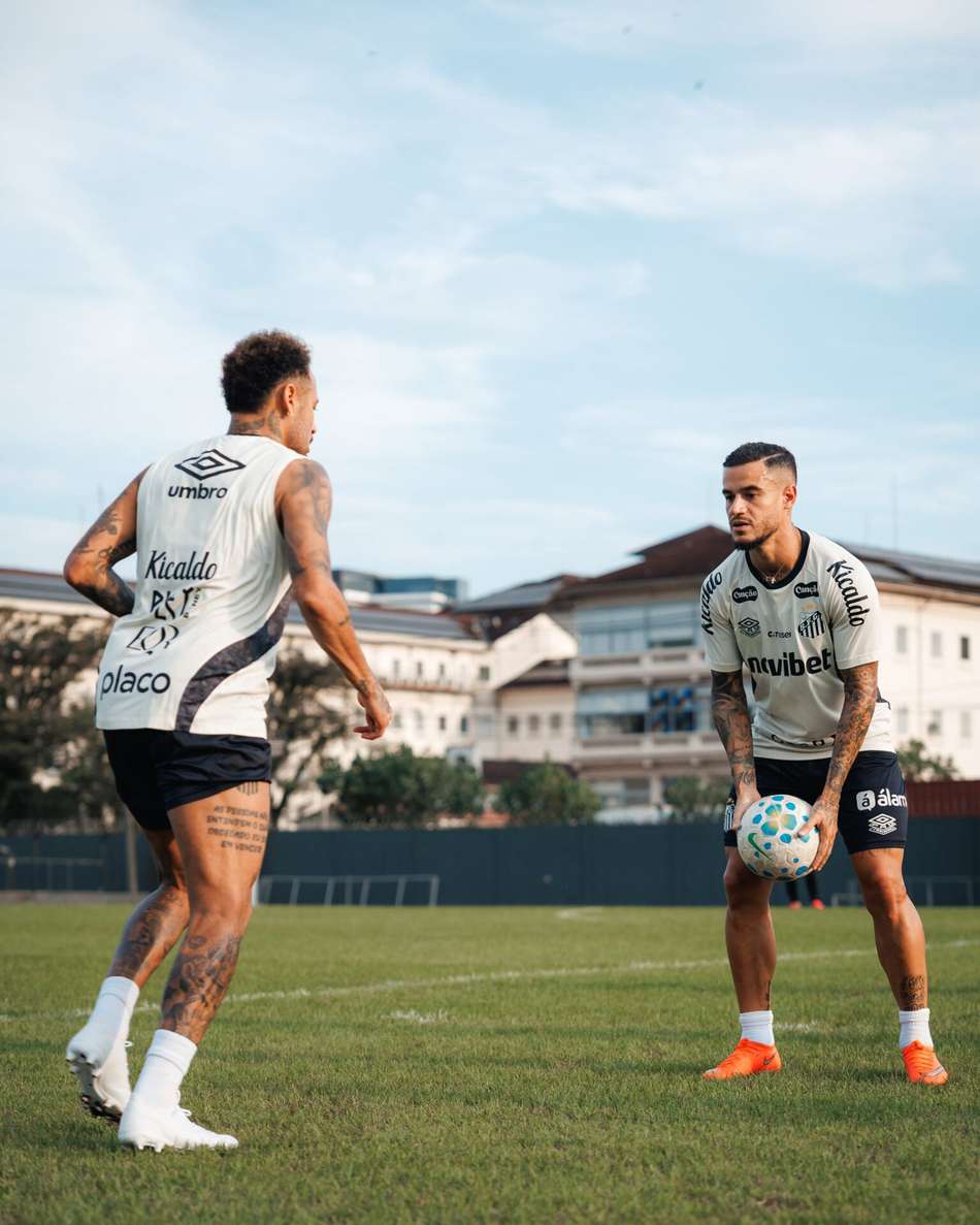 Neymar e Phillipe Coutinho durante treino do Santos (Foto: Raul Baretta/ Santos FC)