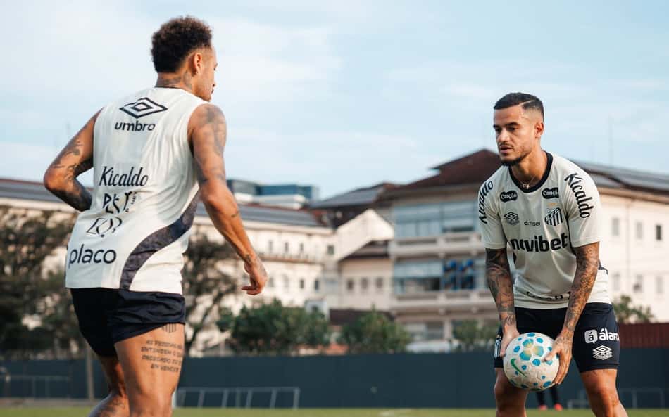 Neymar e Phillipe Coutinho durante treino do Santos (Foto: Raul Baretta/ Santos FC)