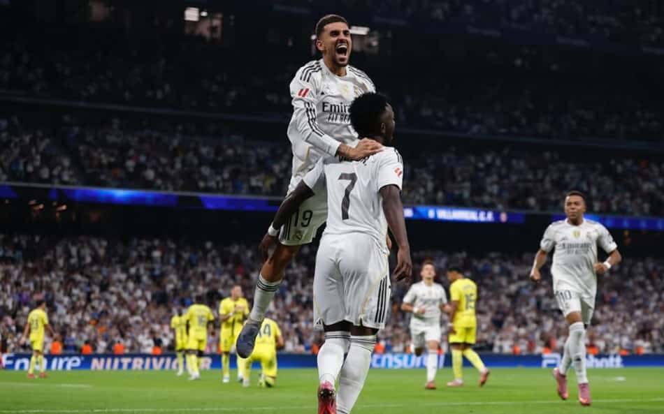 Dani Ceballos comemora com Vini Jr em partida do Real Madrid