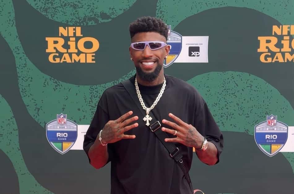 Emerson Royal e Saúl Ñíguez acompanham as emoções da NFL nas arquibancadas do Maracanã
