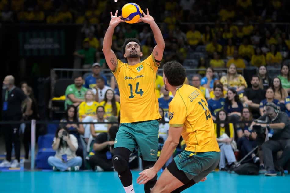 Fernando Cachopa levanta para Judson em Brasil x Venezuela pelo Sul-Americano masculino de vôlei