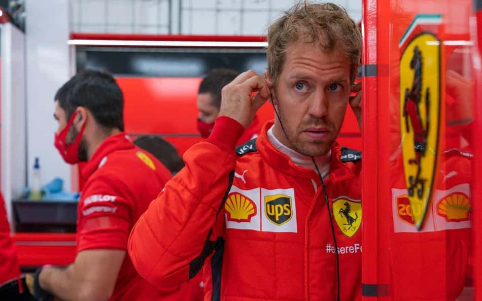 Sebastian Vettel na garagem da Ferrari no GP da Hungria da F1 2020