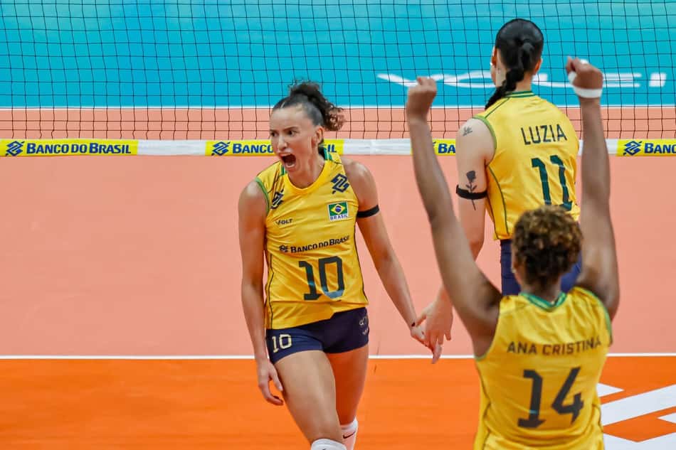 Gabi Guimarães em Brasil x Argentina no Sul-Americano de vôlei