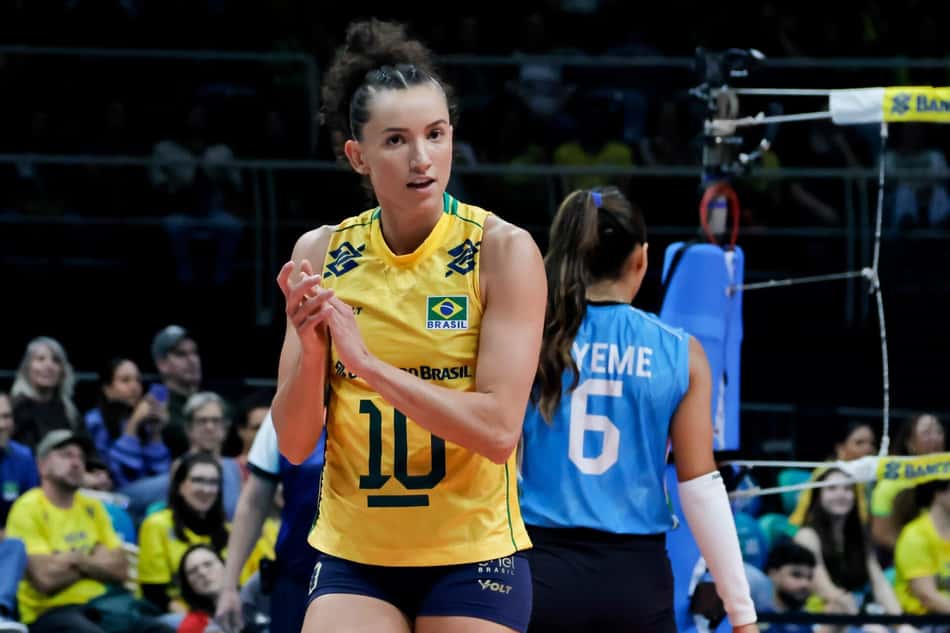 Gabi Guimarães bate palma na estreia do Brasil no Sul-Americano de vôlei