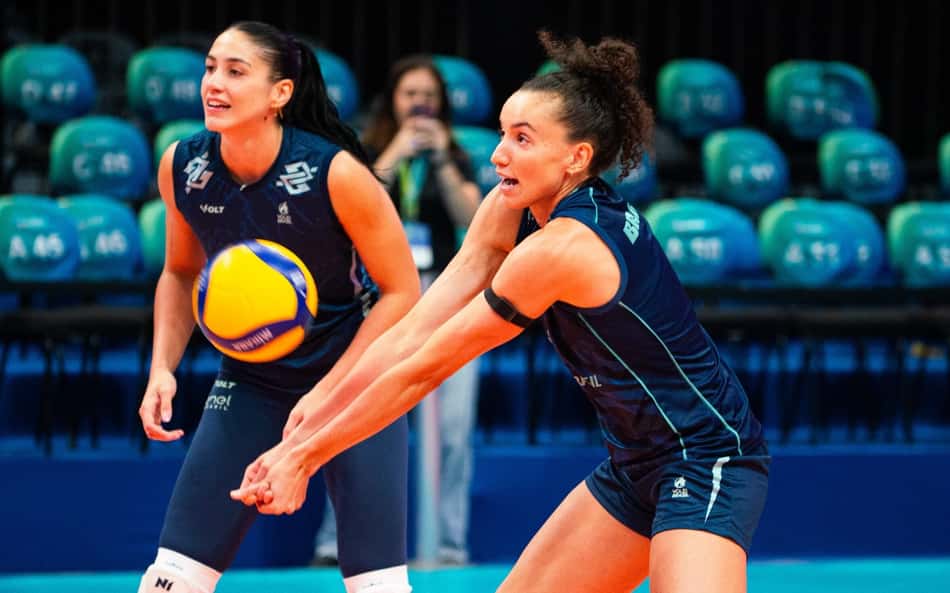 Vôlei: Gabi Guimarães joga com 'fita' no braço; entenda