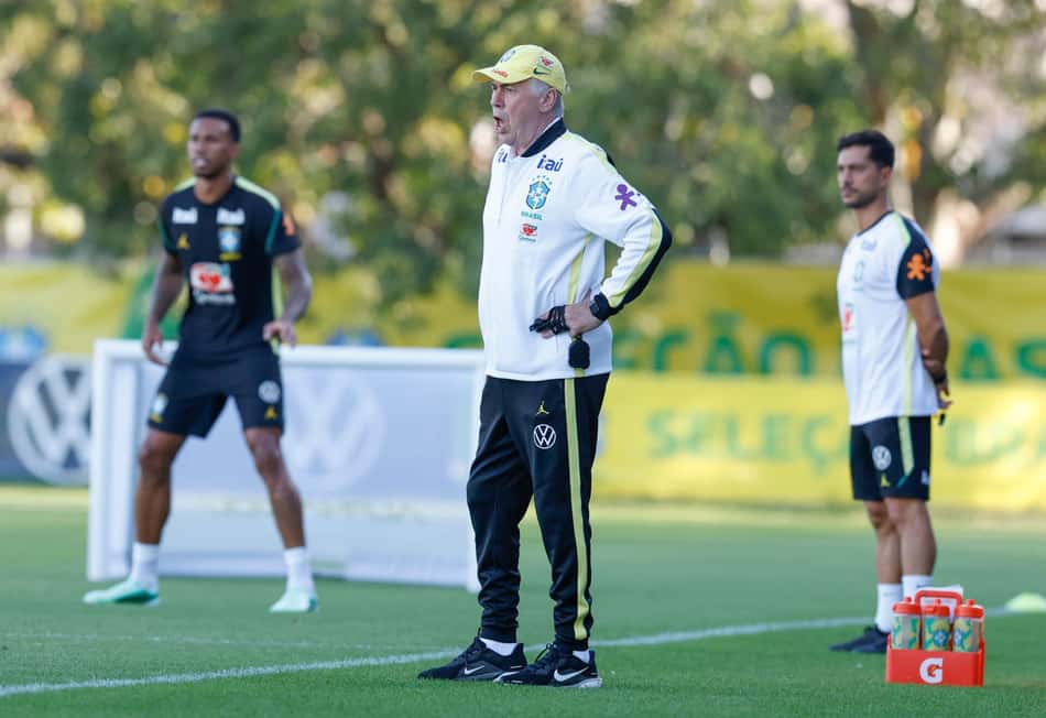 Gabriel Magalhães e Carlo Ancelotti, durante treino da Seleção Brasileira em Brisbane, na Austrália