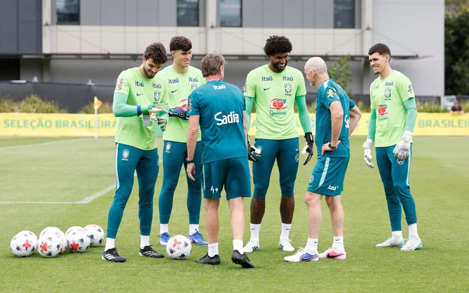 Novo goleiro? Ancelotti repete Dunga no início da Era Alisson na Seleção