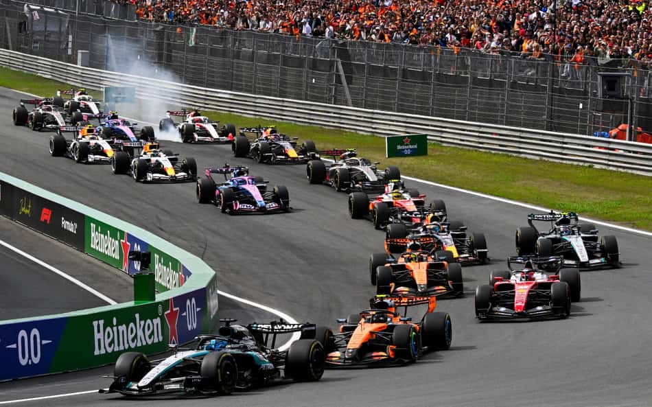 Com George Russell na frente, grid da F1 em ação no GP da Holanda