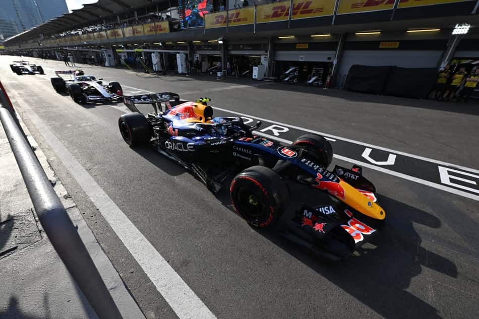 Isack Hadjar no paddock do GP do Azerbaijão pela F1 2026