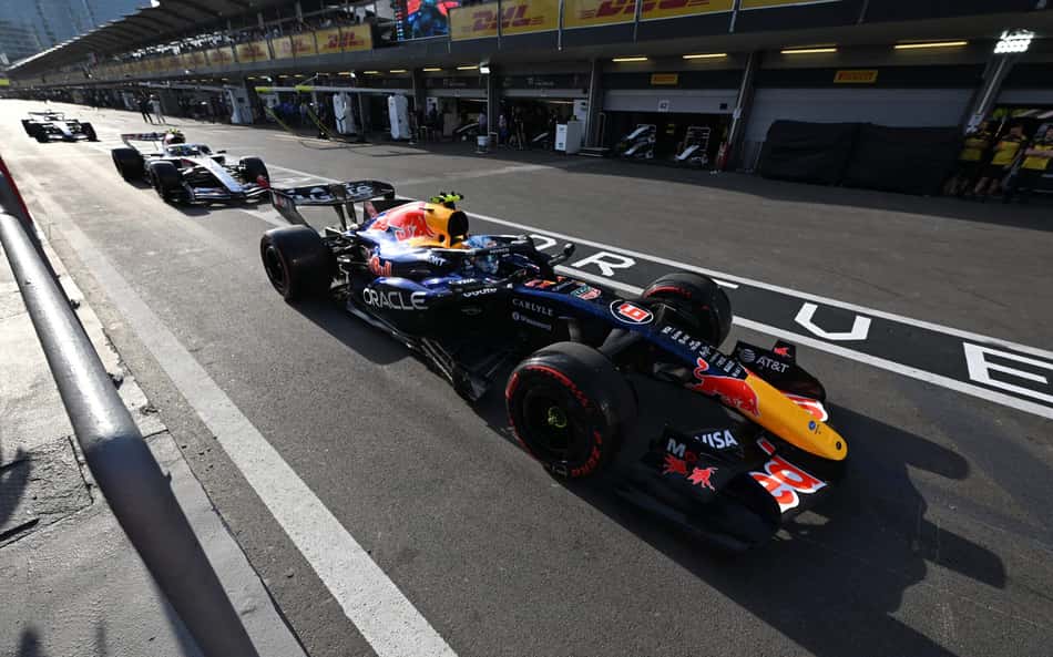 Isack Hadjar no paddock do GP do Azerbaijão pela F1 2026