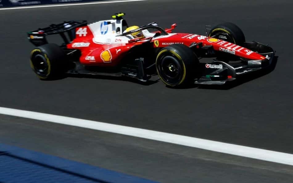 Lewis Hamilton em ação no GP da Espanha pela F1 2026