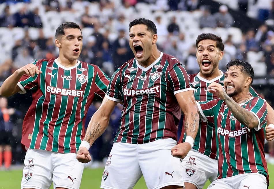 Hulk comemora seu gol no jogo do Fluminense contra o Corinthians pelo Brasileirão