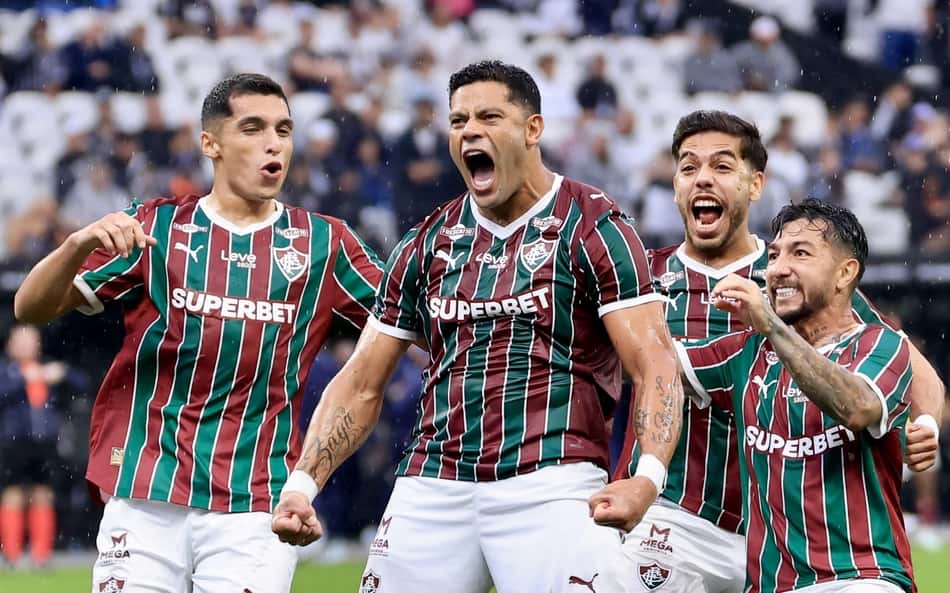 Hulk comemora seu gol no jogo do Fluminense contra o Corinthians pelo Brasileirão