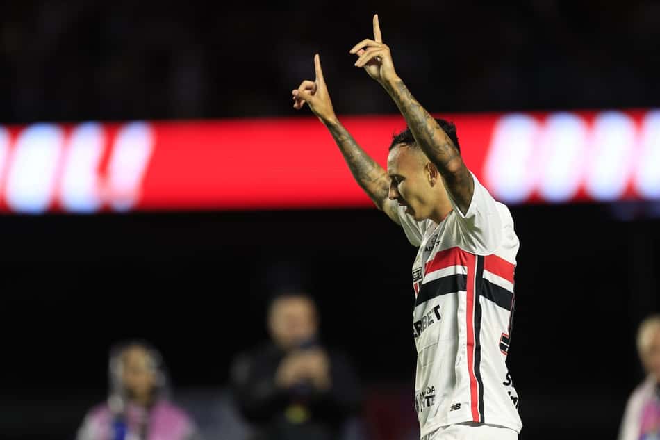 iago comemorando gol