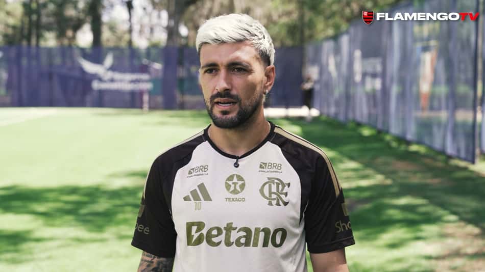 Arrascaeta durante entrevista à FlamengoTV 