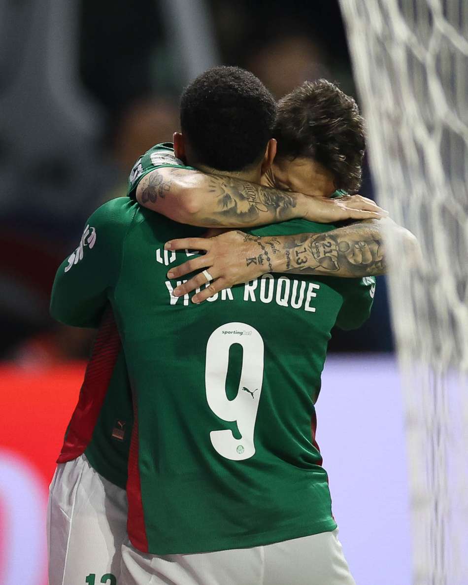 Vitor Roque comemorando o gol marcado em Palmeiras e São Paulo, pelo Campeonato Brasileiro