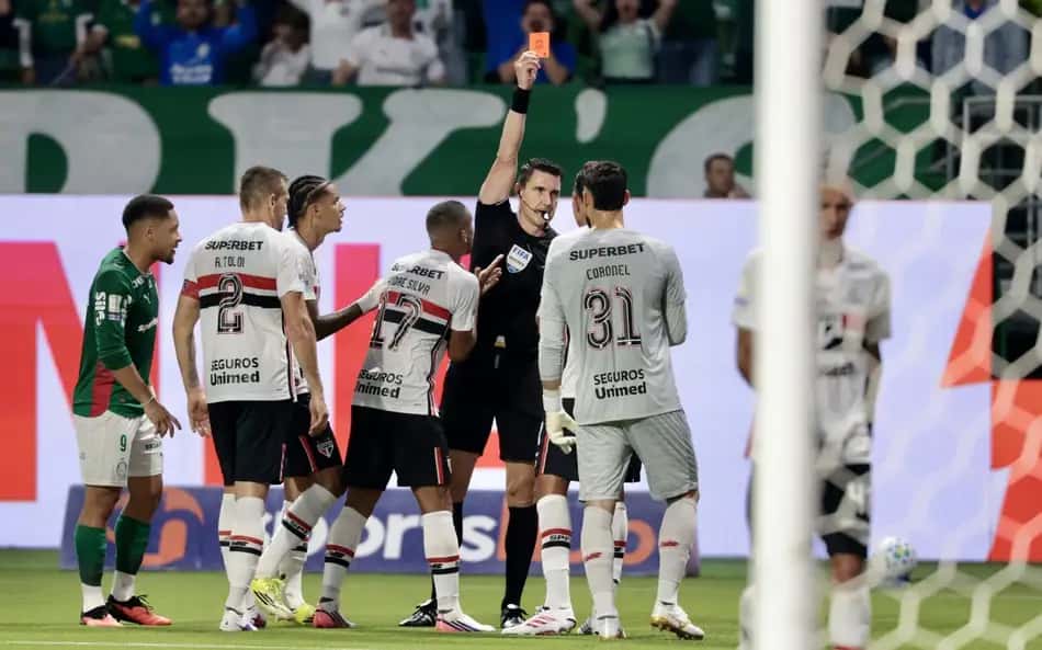Osorio é expulso após entrada dura em Piquerez em Palmeiras e São Paulo