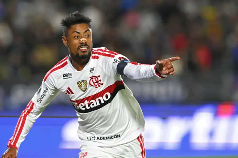 Bruno Henrique celebra gol que colocou o Flamengo à frente no placar contra o Del Valle na Libertadores
