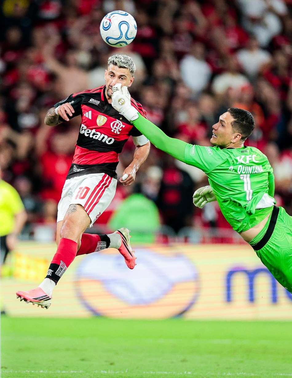 Arrascaeta marca o gol da classificação do Flamengo ás semifinais da Libertadores
