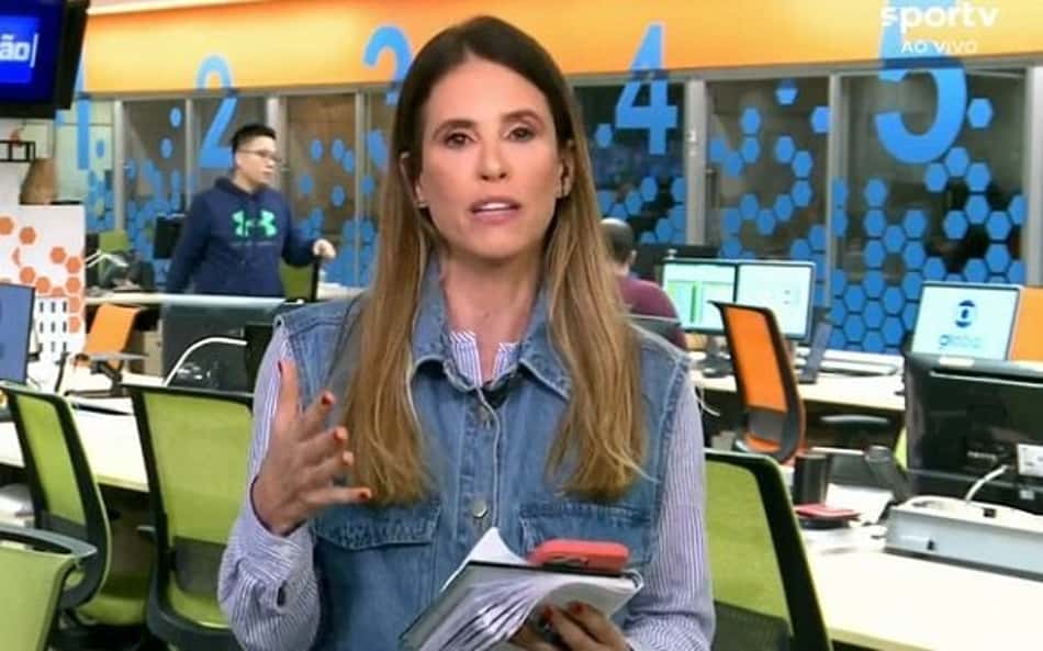 Joanna de Assis durante transmissão do 'Tá on'
