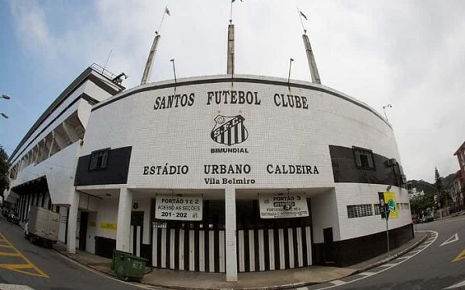 Vila Belmiro leva o nome de Urbano Caldeira na fachada e em sua história. O centenário estádio teve o 'dedo' do santista