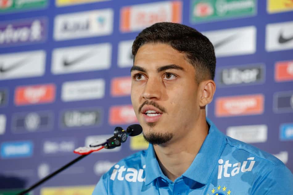 Zagueiro Jair durante coletiva da Seleção Brasileira em Brisbane