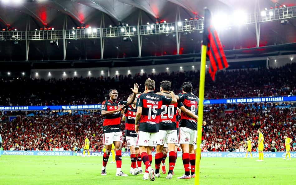Análise: Flamengo faz dever de casa, encosta no Palmeiras e esquenta briga no Brasileirão
