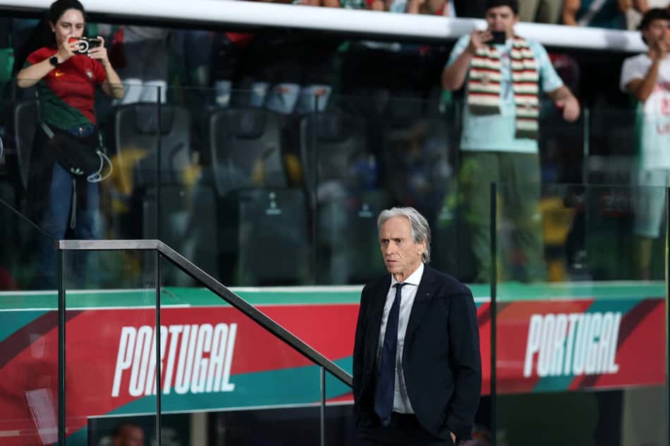 O seleccionador de Portugal, Jorge Jesus, aguarda o jogo de futebol do grupo A4 da fase da Liga das Nações da UEFA entre Portugal e País de Gales, no estádio José Alvalade, em Lisboa, em 24 de setembro de 2026