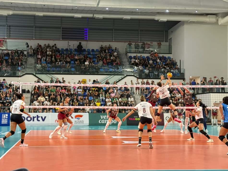 Juju ataca em Sesc RJ Flamengo x Fluminense pela Copa Supervôlei