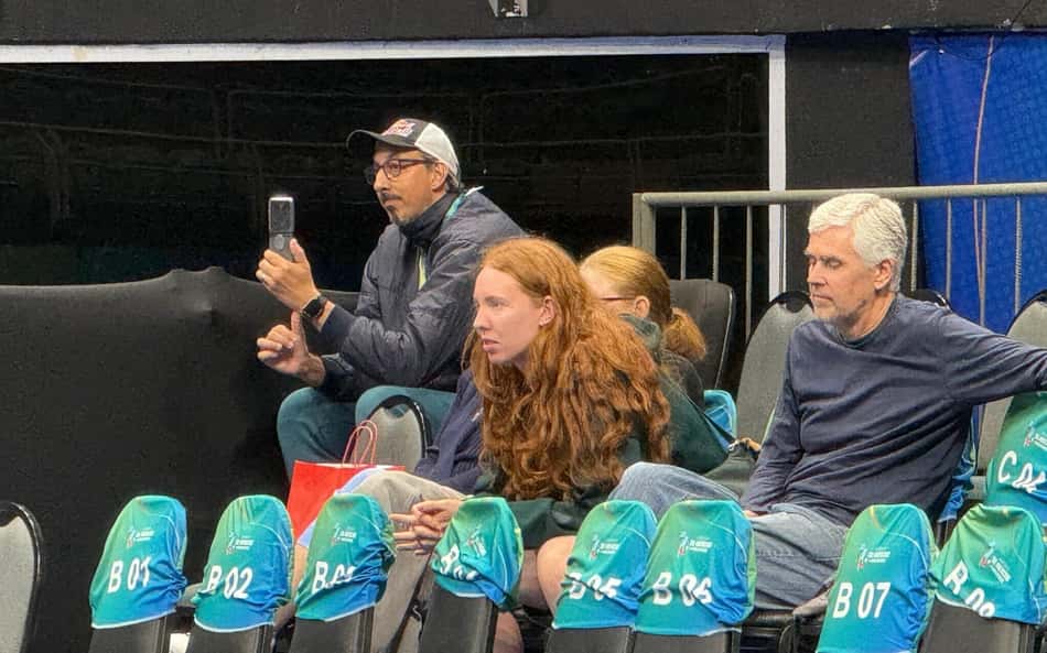 Julia Bergmann acompanha treino de Lukas na Seleção