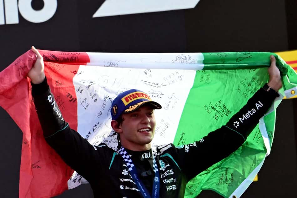 Kimi Antonelli comemora vitória no GP da Itália pela F1 2026