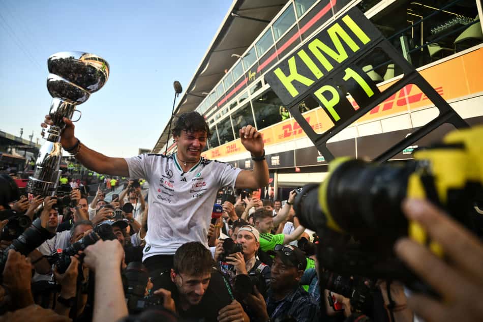 Kimi Antonelli comemora vitória no GP da Itália pela F1 2026