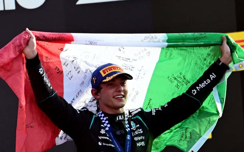 Kimi Antonelli comemora vitória no GP da Itália pela F1 2026