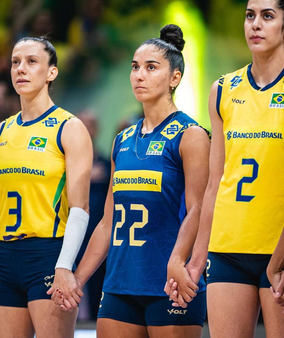 Laís antes de partida da Seleção Brasileira de vôlei