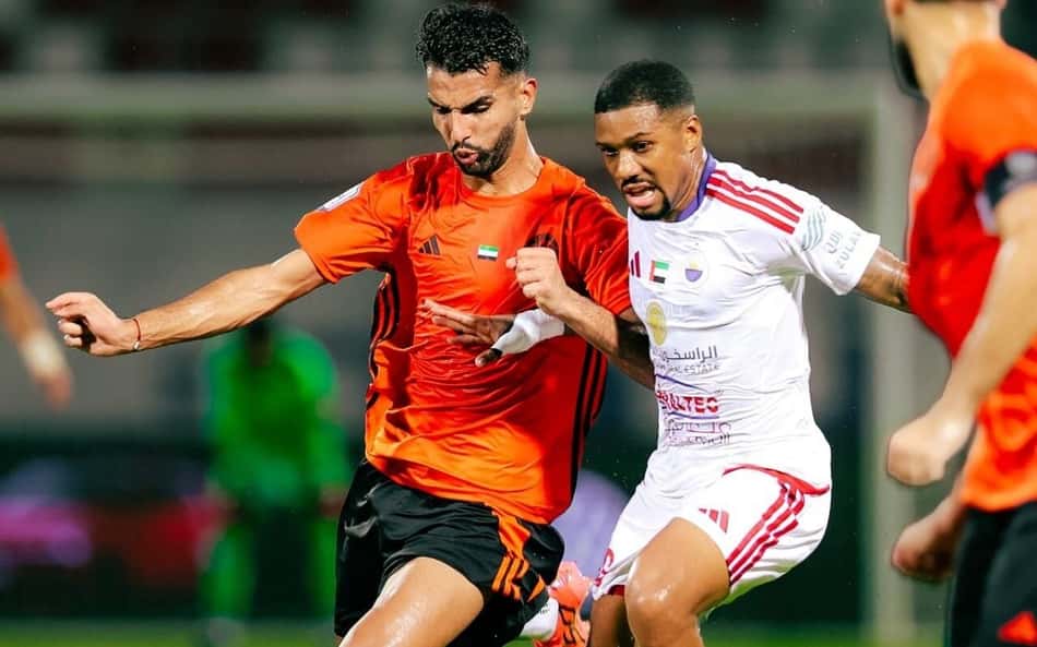 Destaque nos Emirados: titular absoluto, Leandrinho domina ações defensivas e de passe na boa arrancada do Sharjah.