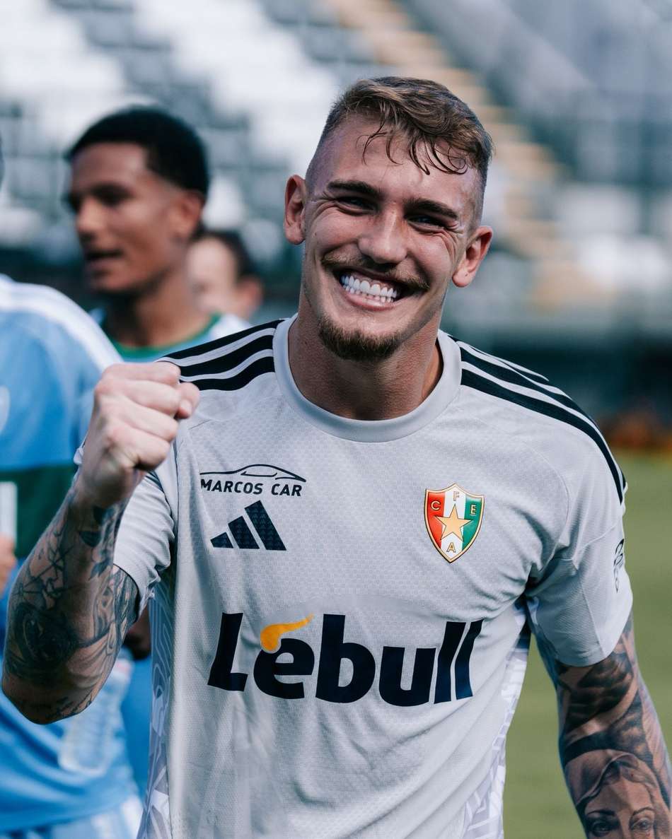 Léo Link em ação pelo Estrela Amadora no Campeonato Português