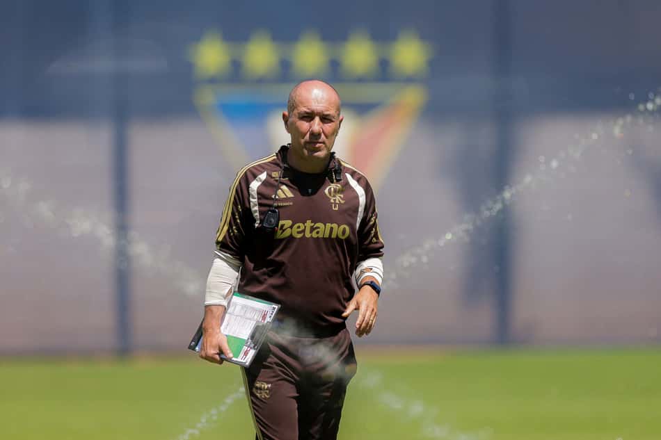 Leonardo Jardim, técnico do Flamengo, durante treino no Equador