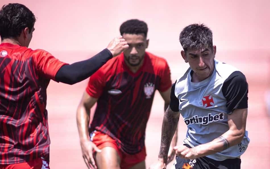 Lescano no jogo-treino entre Vasco e Noroeste