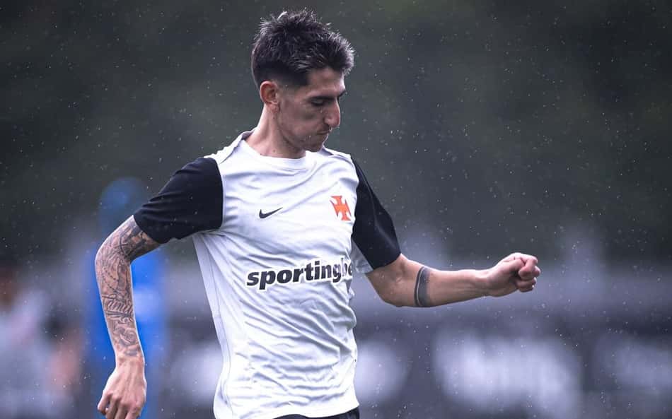 Alan Lescano durante treino do Vasco