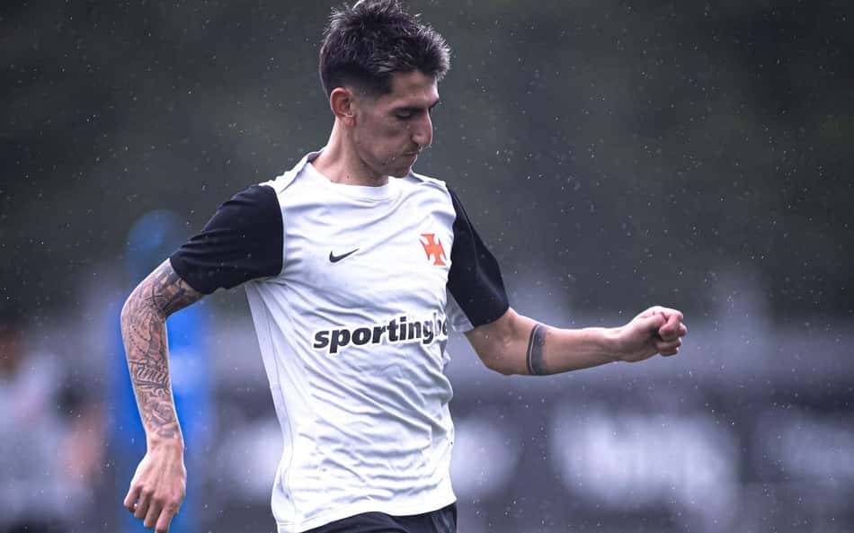 Alan Lescano durante treino do Vasco