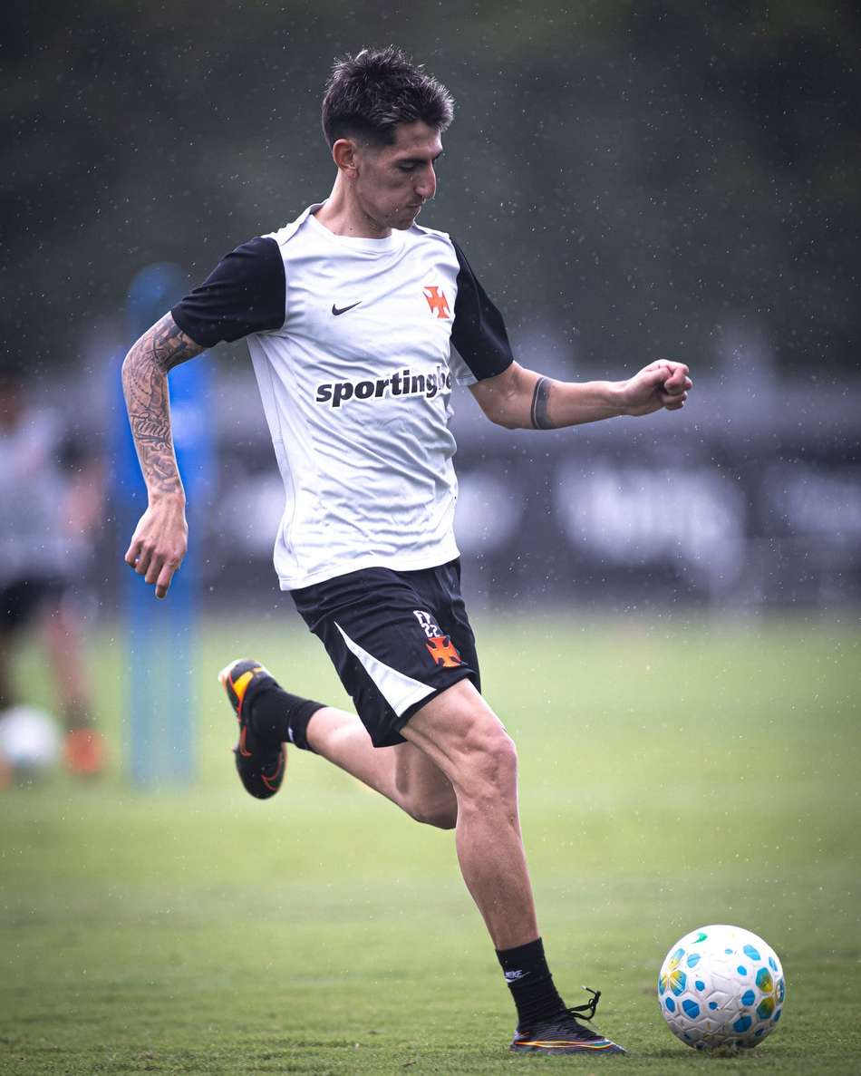 Alan Lescano durante treino do Vasco