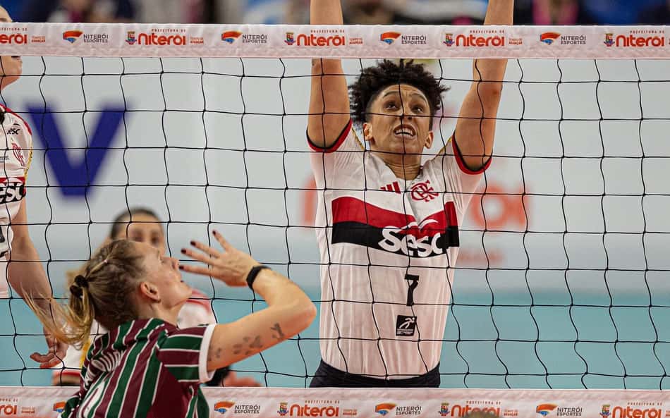 Lorena bloqueia em Sesc Flamengo x Fluminense pela Copa Supervôlei
