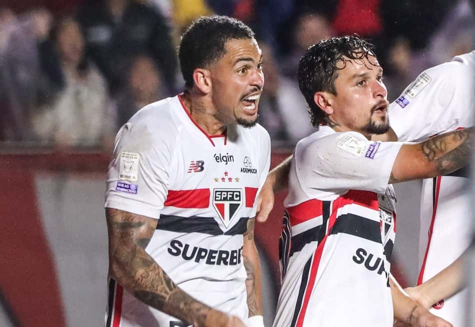 Luciano, do São Paulo, comemora gol contra o Atlético-MG pelo Brasileirão