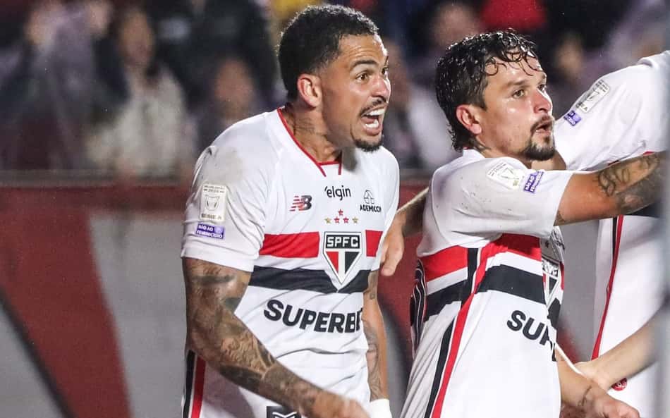Luciano, do São Paulo, comemora gol contra o Atlético-MG pelo Brasileirão