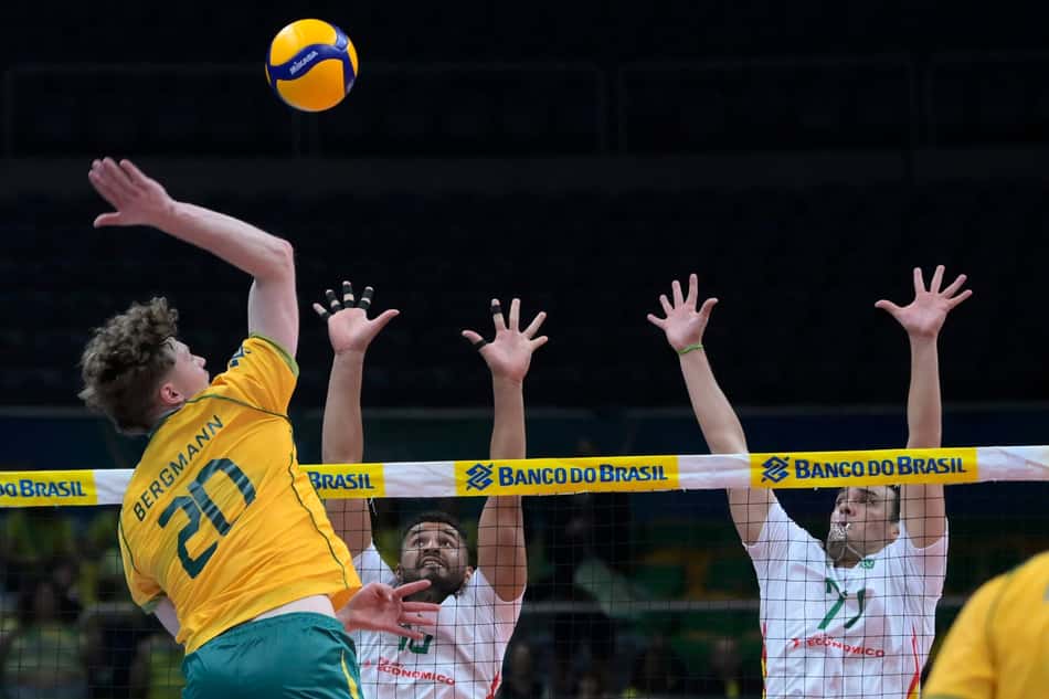 Lukas Bergmann ataca em Brasil x Bolívia pelo Sul-Americano masculino de vôlei