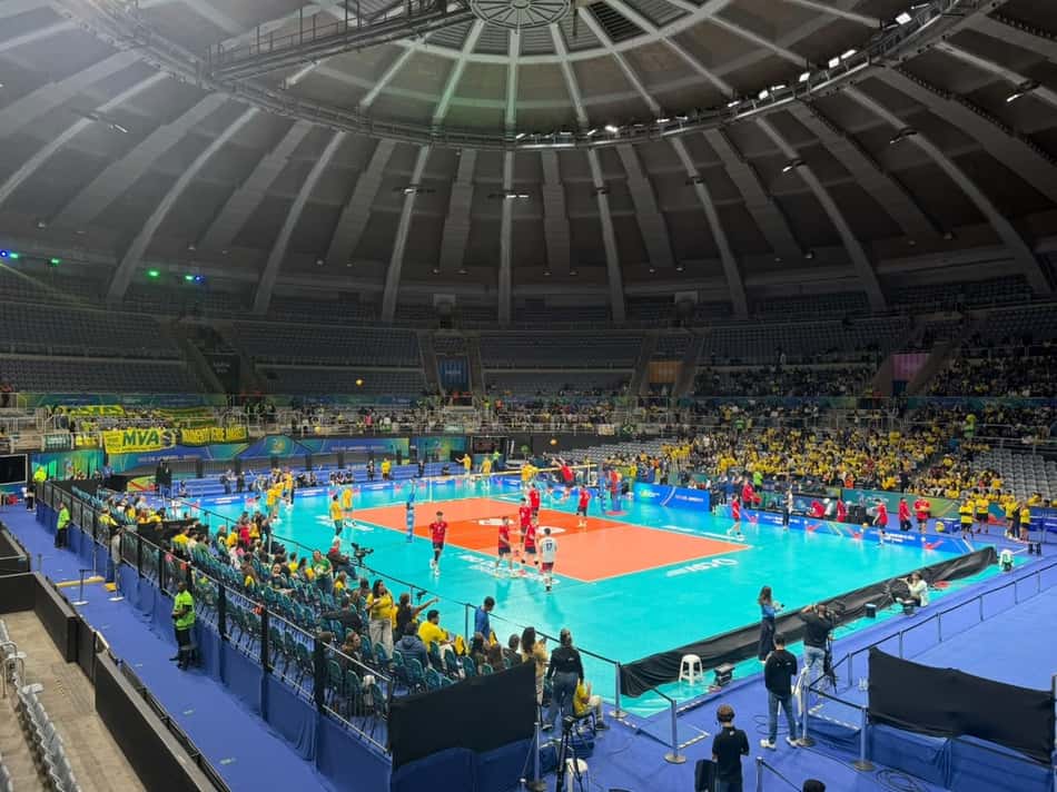 Ginásio do Maracanãzinho a trinta minutos do início da partida