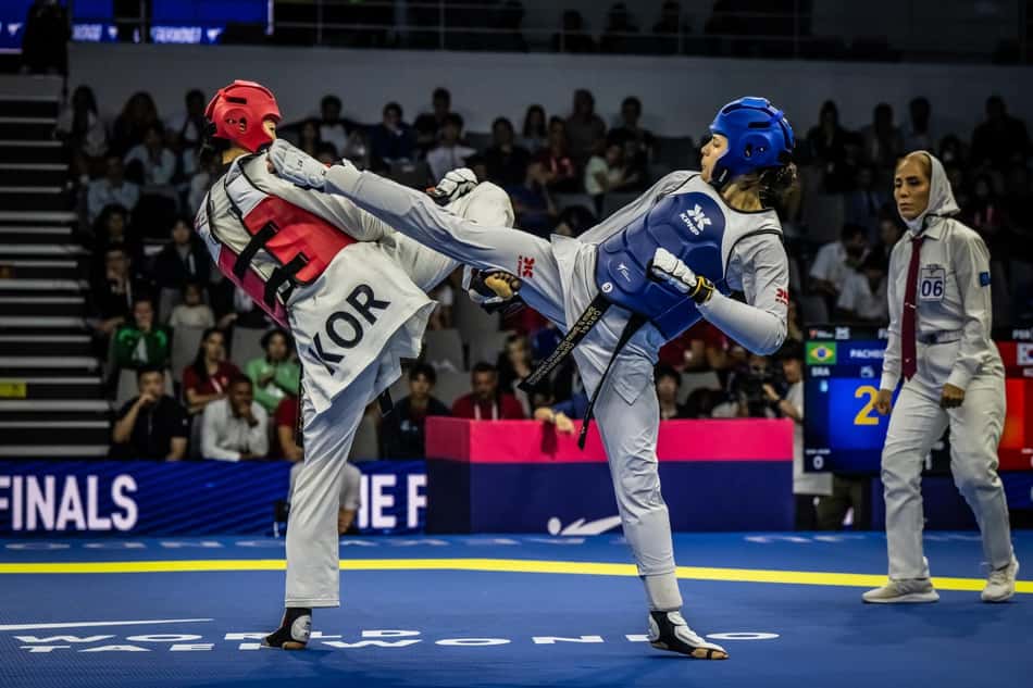 A brasileira Maria Clara Pacheco em ação durante p Grand Prix de Taekwondo de Muju, na Coreia do Sul