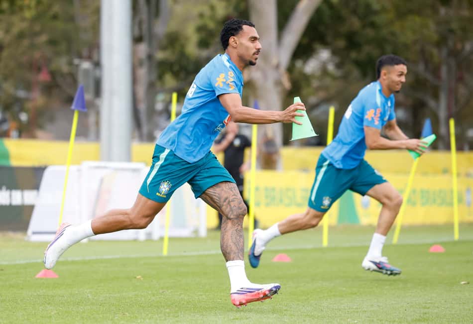 Matheuzinho durante treino do Brasil antes do jogo com a Austrália